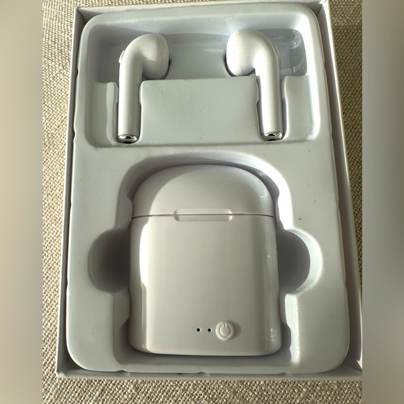 Wireless Earbuds GENTEK Bluetooth. charge case included - Picture 2 of 5